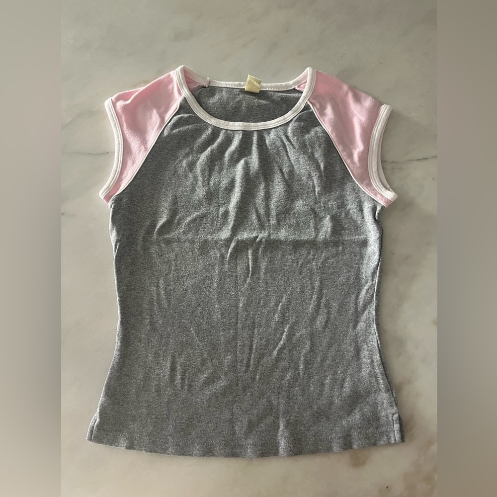 Kavio Gray Tee with Pink Sleeves